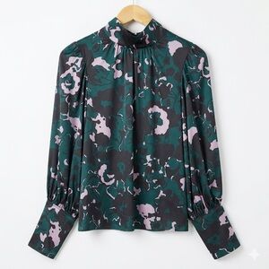 Crosby by Mollie Burch Florence Blouse in Blurred Floral Green Lavender S